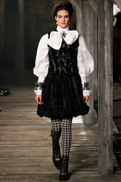 Look 50
